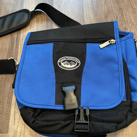 Everest Cross Body Canvas Bag - Picture 2 of 12